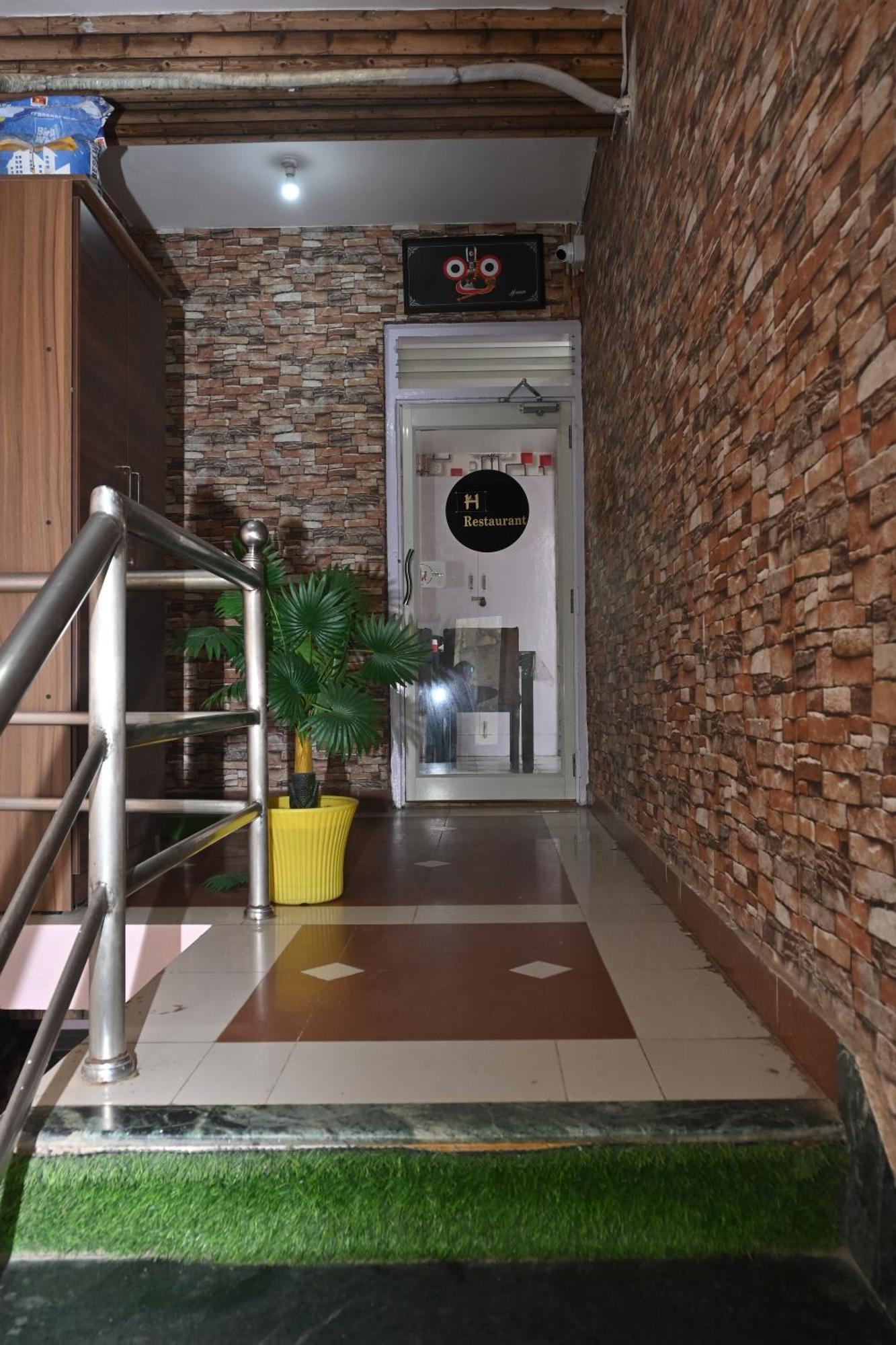 Hotel The Finch Puri Exterior foto